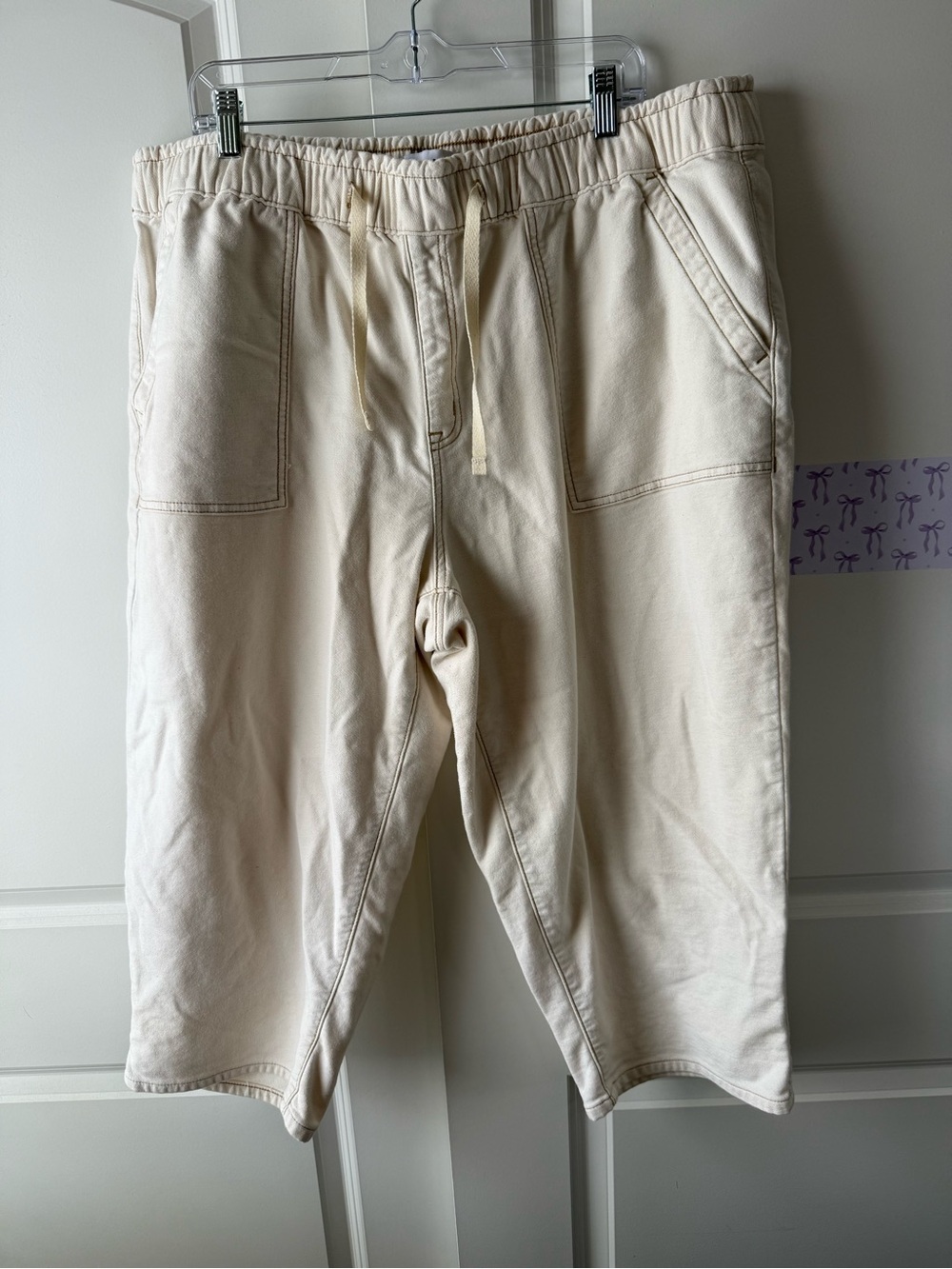 Laney Bryant cream colored capris